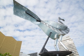 Sculpture en métal représentant un oiseau, Cergy Grand Centre
