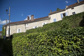 Eragny - Rue et maison du Village