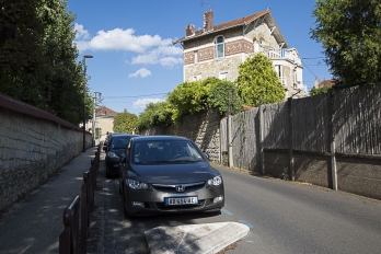 Eragny - Rue et maison du Village
