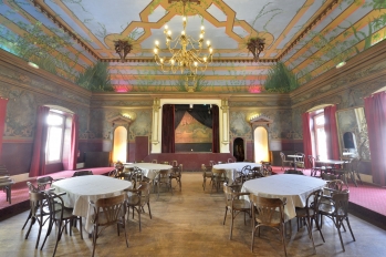 Jouy-le-Moutier - intérieur du Théâtre Saint-Vincent