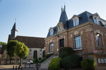 Mairie et église de Maurecourt