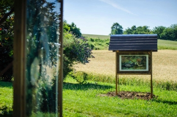 Panneaux d'information avec reproduction de tableaux de Berthe Morisot le long du sentier Berthe Morisot à Maurecourt