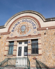 Façade des anciens Bains douche à Pontoise