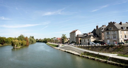 Vue sur l'Oise côté amont et Saint-Ouen l'Aumône depuis le pont