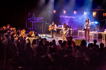 Concert de musiques actuelles sur une scène cergypontaine