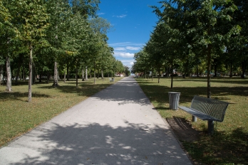 Allée dans le Parc Lenôtre à Saint-Ouen l'Aumône