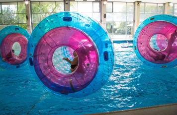 Water roller à la piscine du Parvis