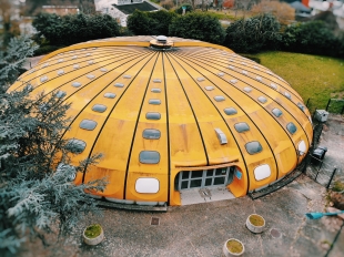 La piscine des Béthunes à Saint-Ouen l'Aumône - © Laffairetournesol