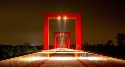 L'Axe majeur : la passerelle rouge