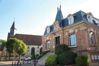Mairie et église de Maurecourt