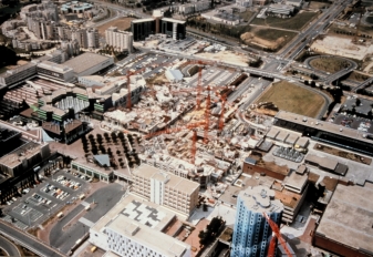 VueAerienneParvisTravaux_1982- Source : CDU
